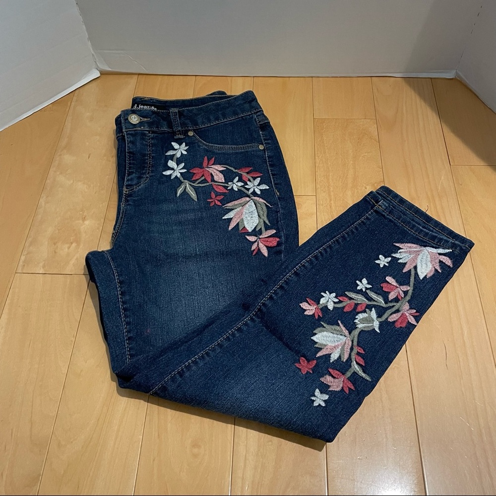 2 pair of women jeans - Picture 2 of 10